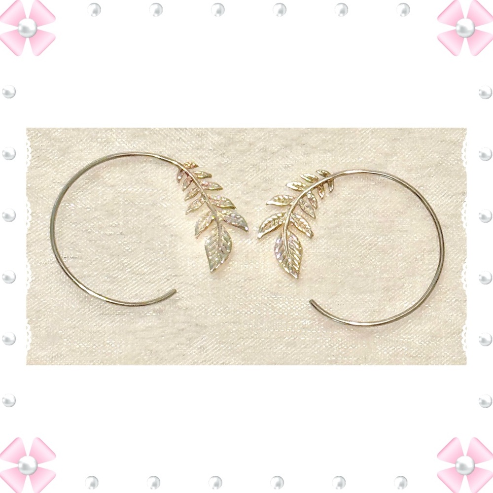 Earrings - sterling silver olive leaf 1” hoops - pre-loved - no discoloration - Picture 10 of 10
